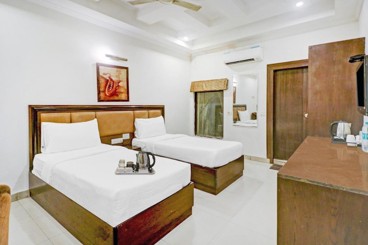 Townhouse 517 La Sapphire Near Delhi Airport Hotel Ню Делхи Екстериор снимка