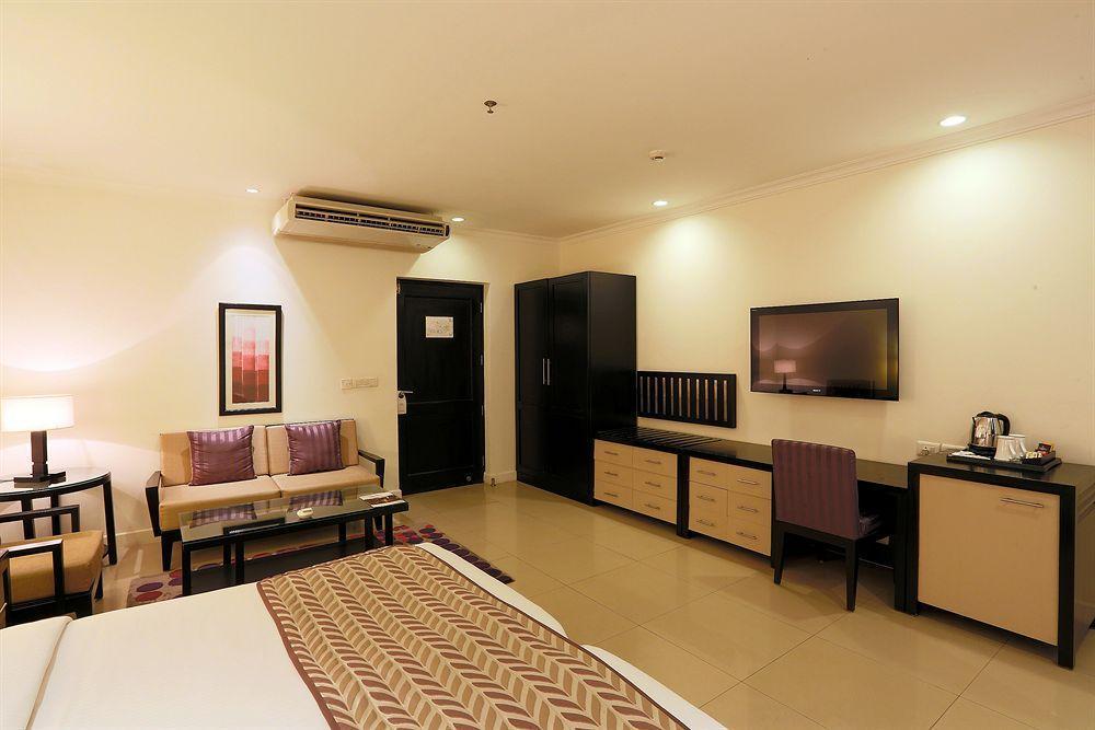 Townhouse 517 La Sapphire Near Delhi Airport Hotel Ню Делхи Екстериор снимка